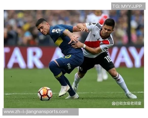 圆脸足球明星风采展示 聚焦球场内外的多样魅力与独特个性